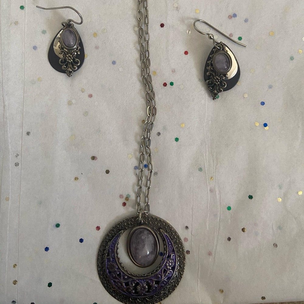 Necklace and earring set